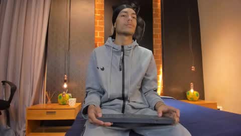 itszairen online show from February 9, 3:43 am