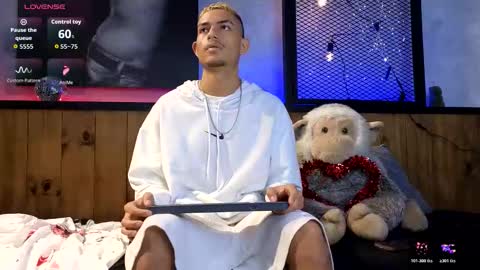 itszairen online show from February 15, 4:42 am