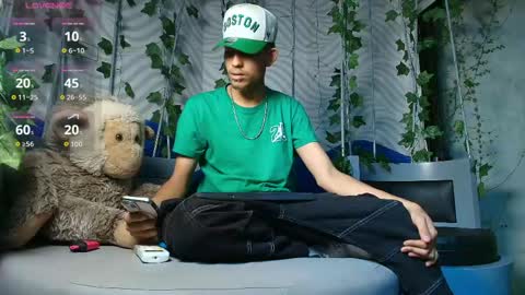 Snapshot of itszairen chatting on May 24, 3:55 am itszairen online show from May 24, 3:55 am
