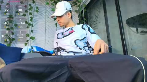 Snapshot of itszairen chatting on May 28, 3:59 am itszairen online show from May 28, 3:59 am
