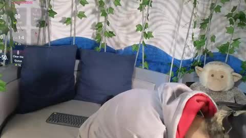 Snapshot of itszairen chatting on June 2, 3:52 am itszairen online show from June 2, 3:52 am