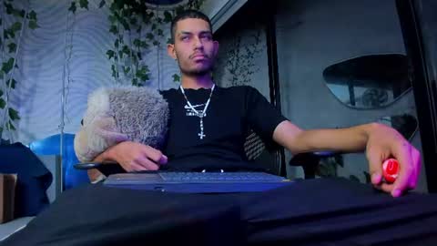 itszairen online show from July 13, 4:04 am