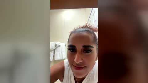 Snapshot of ittyej chatting on June 22, 12:02 pm ittyej online show from June 22, 12:02 pm