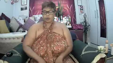 itumeleng74 online show from February 15, 5:09 am