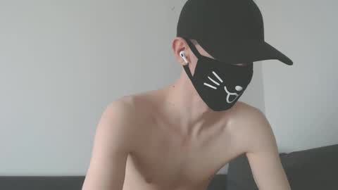 Snapshot of itz_xfynn chatting on March 20, 9:25 am FYNN online show from March 20, 9:25 am