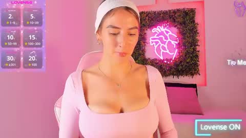 Snapshot of itzel_geneva chatting on June 12, 1:54 pm Itzel online show from June 12, 1:54 pm