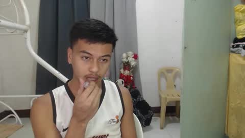 Snapshot of itzme_jhonfred chatting on May 11, 12:22 pm Jhonfred online show from May 11, 12:22 pm
