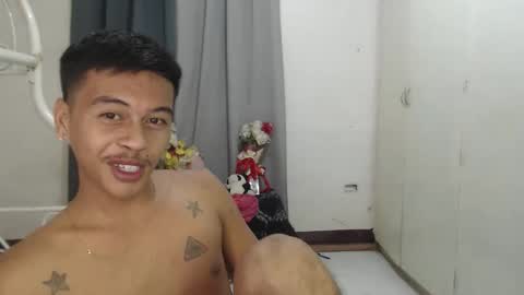 Snapshot of itzme_jhonfred chatting on May 12, 3:31 pm Jhonfred online show from May 12, 3:31 pm