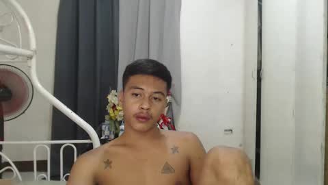 Snapshot of itzme_jhonfred chatting on May 13, 11:18 am Jhonfred online show from May 13, 11:18 am