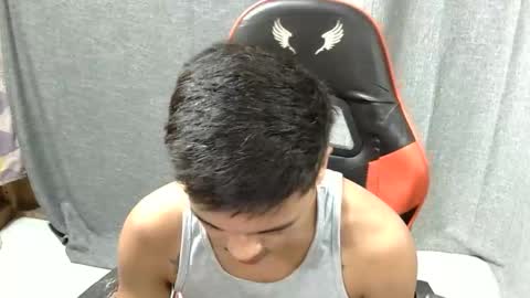 Snapshot of itzme_jhonfred chatting on May 19, 7:42 pm Jhonfred online show from May 19, 7:42 pm