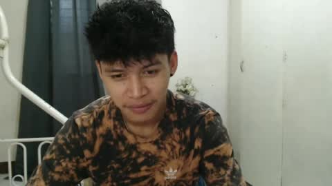 Snapshot of itzme_john chatting on June 19, 5:01 am itzme_john online show from June 19, 5:01 am