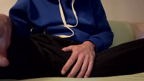 Snapshot of iuuuf2 chatting on December 25, 7:24 am Iuuuf2 or Samel online show from December 25, 7:24 am