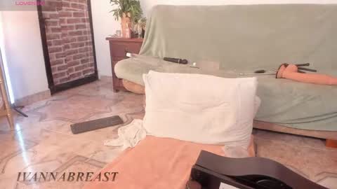 Snapshot of ivannabreastoficial chatting on May 26, 1:01 am Ivannabreast online show from May 26, 1:01 am
