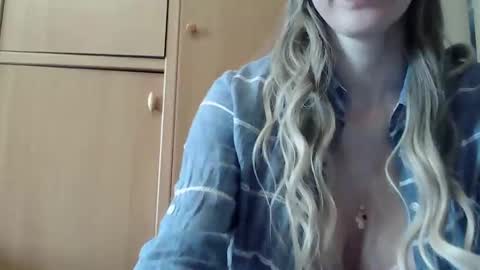 Snapshot of ivetta911 chatting on February 15, 9:41 am ivetta911 online show from February 15, 9:41 am