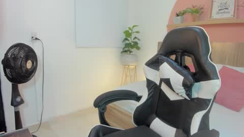 I V E T T E online show from February 5, 12:21 pm