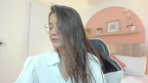 Snapshot of ivette_swan chatting on May 9, 7:08 pm I V E T T E online show from May 9, 7:08 pm