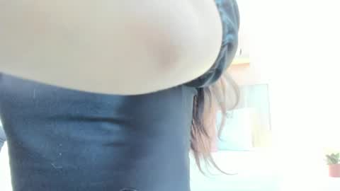 Snapshot of ivette_swan chatting on May 15, 10:39 pm I V E T T E online show from May 15, 10:39 pm