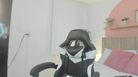 Snapshot of ivette_swan chatting on May 23, 7:29 pm I V E T T E online show from May 23, 7:29 pm