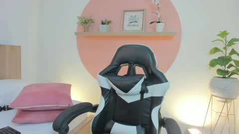 Snapshot of ivette_swan chatting on May 25, 8:59 pm I V E T T E online show from May 25, 8:59 pm
