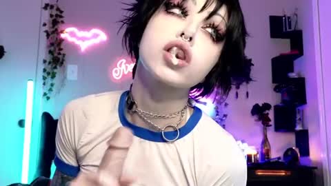 Snapshot of ivey_strigoi chatting on July 31, 5:45 pm Ivey and James online show from July 31, 5:45 pm