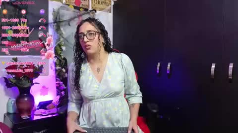 ivonemoon online show from October 18, 7:25 pm