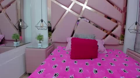 IvonJanice online show from September 17, 1:35 pm