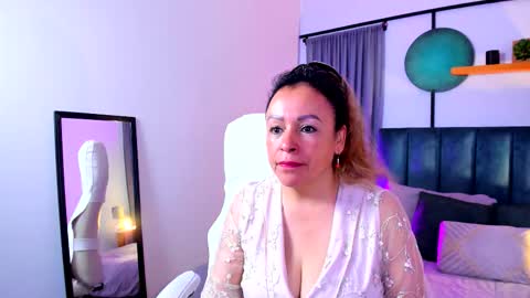 Ivonne online show from February 6, 1:14 pm