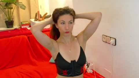 Snapshot of ivonne_hilton chatting on July 6, 7:49 am Ivonne online show from July 6, 7:49 am