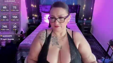 Snapshot of ivonnee17_ chatting on July 2, 3:23 am Ivonne online show from July 2, 3:23 am