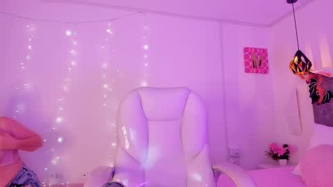 Snapshot of ivonny_04 chatting on October 22, 3:29 am N A T H A L Y online show from October 22, 3:29 am