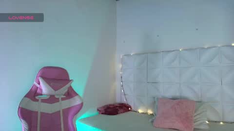 Snapshot of ivonnygoldie chatting on April 27, 9:13 pm Ivonny online show from April 27, 9:13 pm
