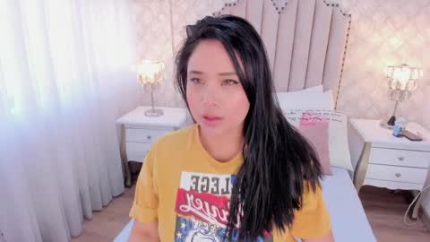 Snapshot of ivonnylee_21 chatting on April 3, 12:47 pm Ivonny Lee online show from April 3, 12:47 pm