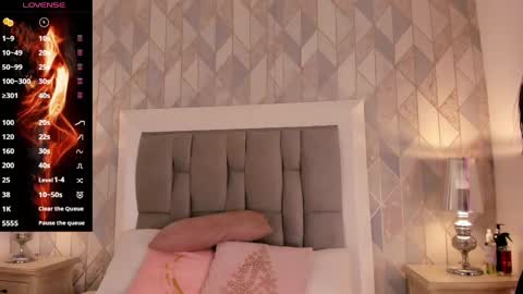 Snapshot of ivonnylee_21 chatting on April 17, 7:39 pm Ivonny Lee online show from April 17, 7:39 pm
