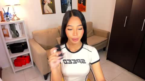 kirstenelsie online show from February 10, 12:19 am