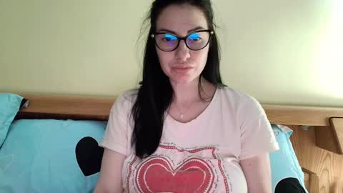 Snapshot of ivoryorchid chatting on December 13, 5:32 pm Ivory online show from December 13, 5:32 pm