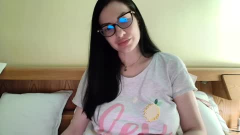 Snapshot of ivoryorchid chatting on December 28, 3:15 pm Ivory online show from December 28, 3:15 pm