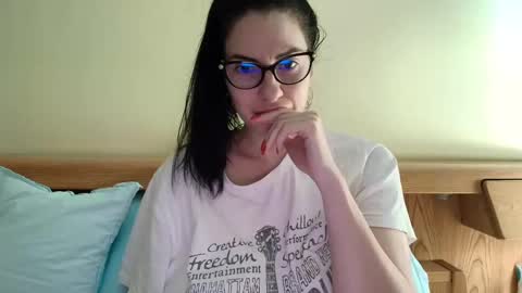 Snapshot of ivoryorchid chatting on January 4, 7:23 pm Ivory online show from January 4, 7:23 pm