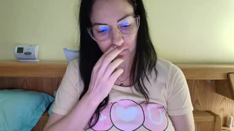 Snapshot of ivoryorchid chatting on November 10, 5:01 pm Ivory online show from November 10, 5:01 pm