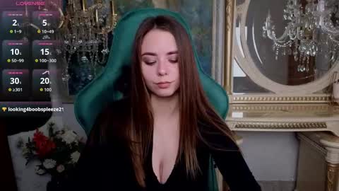 ivorywood_ online show from September 21, 2:19 pm