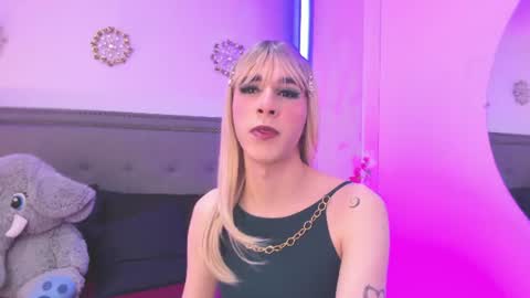 Snapshot of ivvy_rousse chatting on July 15, 2:33 pm ivi rosse online show from July 15, 2:33 pm