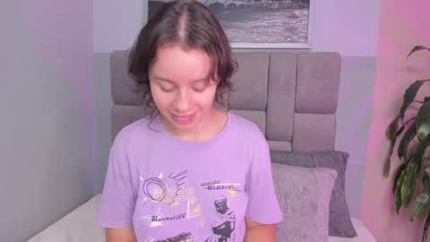 Snapshot of ivy_and_molly chatting on September 19, 8:31 pm Ivy and Molly online show from September 19, 8:31 pm