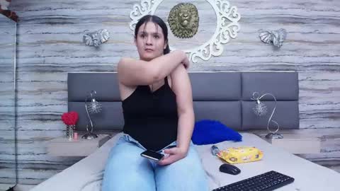 Snapshot of ivy_lux33 chatting on June 2, 11:12 am online show from June 2, 11:12 am