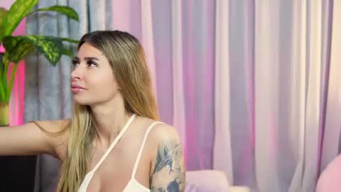 Snapshot of ivy_myaa chatting on June 18, 1:50 am Ivy Myaa online show from June 18, 1:50 am