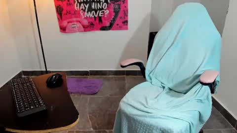 Snapshot of ivy_roosx chatting on June 15, 7:27 pm vivian online show from June 15, 7:27 pm