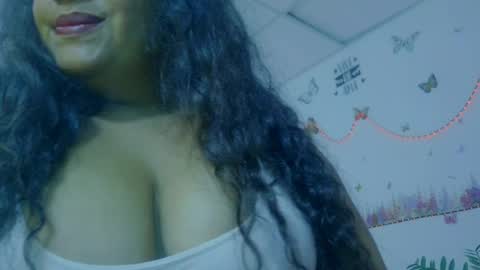 Snapshot of ivydesouzaa chatting on May 20, 2:51 am ivydesouza online show from May 20, 2:51 am