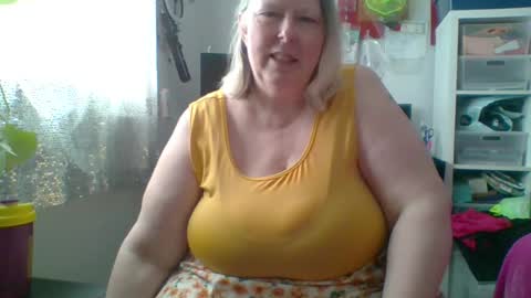 ivyjane3522 online show from July 13, 2:20 pm