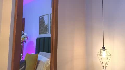 IvyJhonss online show from December 18, 12:00 pm