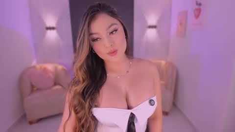 Snapshot of ivyjonesx chatting on December 5, 1:25 am Ivy online show from December 5, 1:25 am