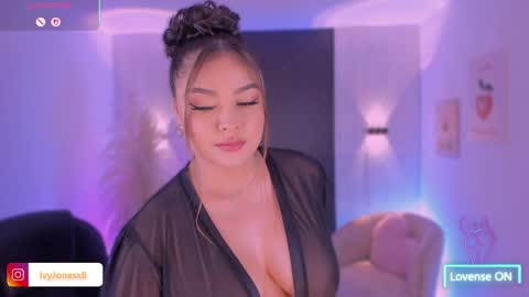 Snapshot of ivyjonesx chatting on May 15, 11:45 pm Ivy online show from May 15, 11:45 pm