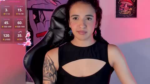 Snapshot of ivymanson_ chatting on January 25, 6:12 am Camila online show from January 25, 6:12 am